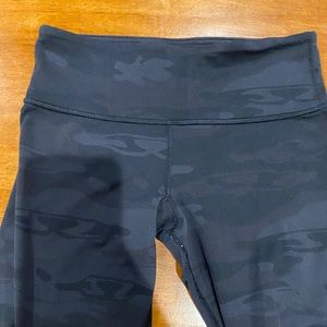 LULULEMON CAMO CAPRI LEGGINGS